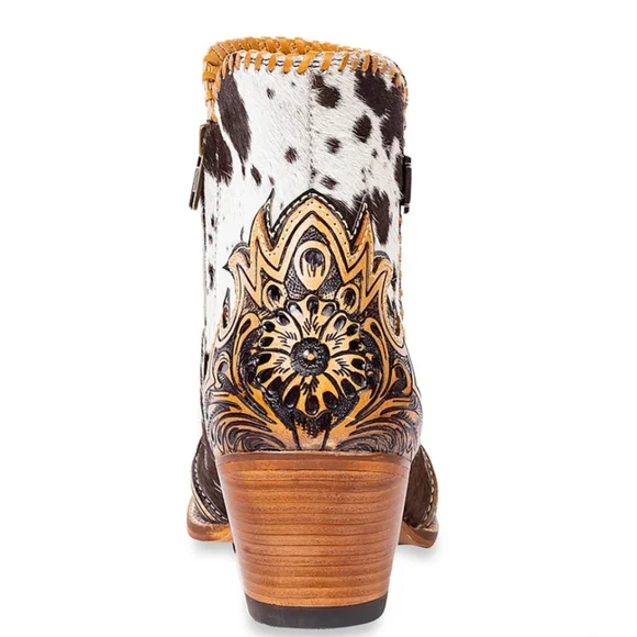 Western hand tooled cowhide ankle boots! (W-10) NWOT
